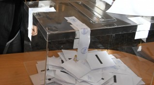 Право на глас за местния вот на 27 октомври имат