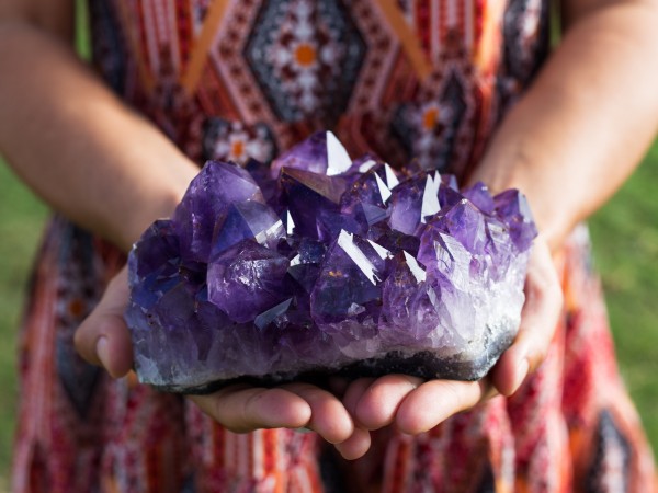 Естествените камъни имат силен заряд и могат да въздействат на