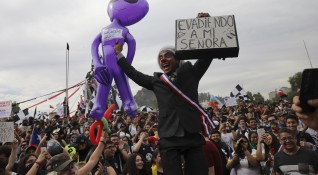 Около един милион души участваха в мирна демонстрация в чилийската