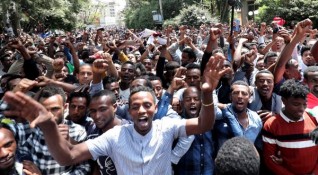 Мащабни антиправителствени протести в Етиопия се превърнаха в безредици Най малко