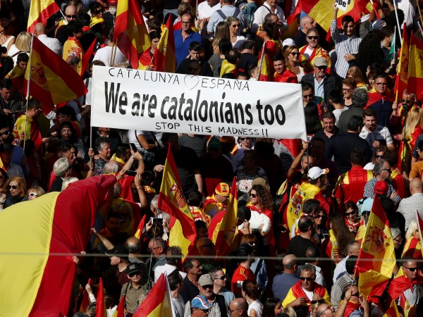 Хиляди привърженици на единството на Испания излязоха днес по улиците