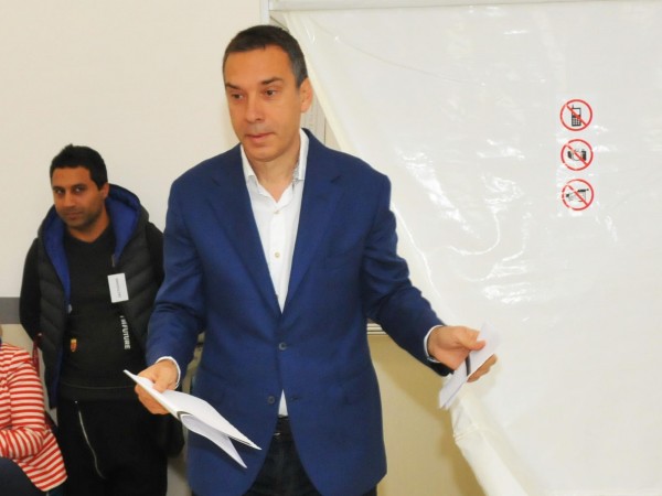 Кметът на Бургас Димитър Николов заяви, че ще работи в