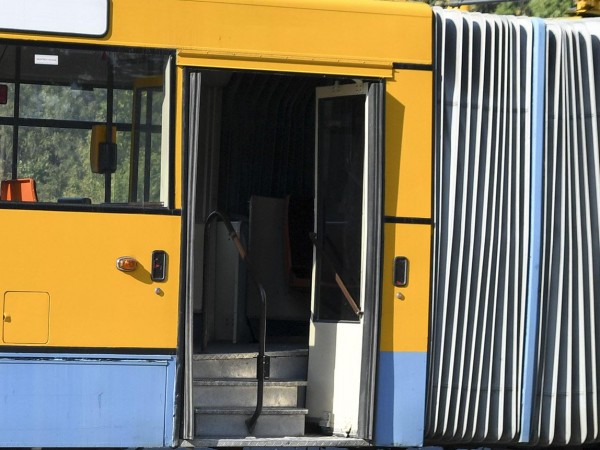 Мъж загина при катастрофа между автомобил и тролейбус на градския