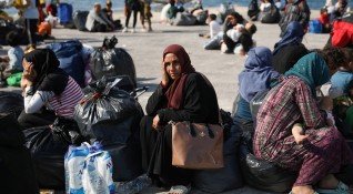 Гърция търси европейска помощ за справяне с пристигащите ежедневно стотици