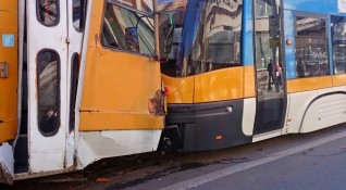 Два трамвая са се блъснали на бул Христо Ботев между