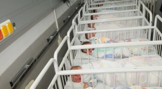 Майката на изоставеното бебе в Петрич е поискала да го