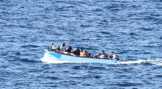 Бреговата охрана на Кипър задържа лодка с 28 нелегални мигранти