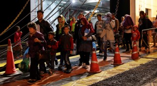 Гръцката полиция откри днес 41 мигранти скрити в хладилен камион