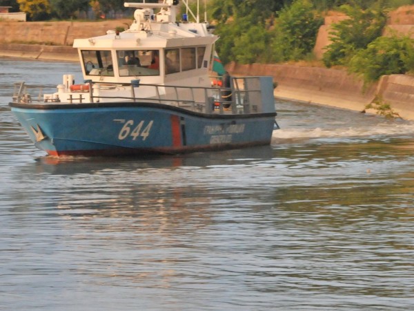 Корабоплаването по река Дунав е силно затруднено заради ниското ниво,