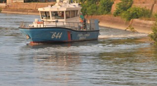 Корабоплаването по река Дунав е силно затруднено заради ниското ниво
