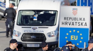 Хърватската полиция съобщи че е намерила деветима мигранти натъпкани в
