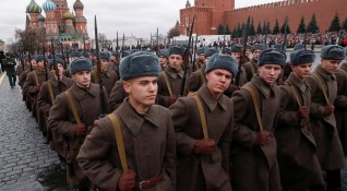 На Червения площад в Москва се проведе тържествен марш посветен