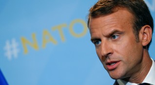НАТО е в мозъчна смърт заяви френският президент Еманюел Макрон