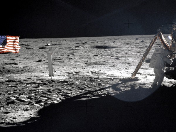 НАСА разпечата една от последните недокосвани лунни проби, донесена от