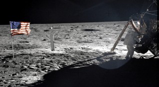 НАСА разпечата една от последните недокосвани лунни проби донесена от