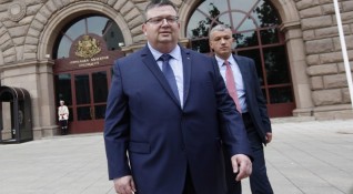 Главният прокурор Сотир Цацаров заяви че президентът Румен Радев е