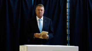 Румънският държавен глава Клаус Йоханис печели първия тур на президентските
