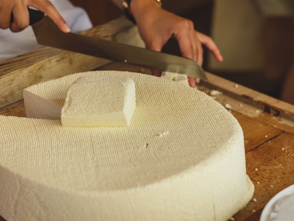 Почти всяка шеста бучка сирене, произведена у нас за първите