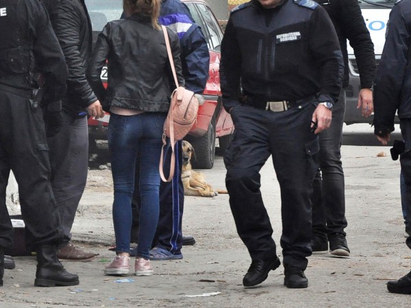 Полицията е задържала осем души в Бургас тази сутрин при