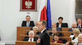 Правителството на Полша подаде оставка Пред новия състав на парламента