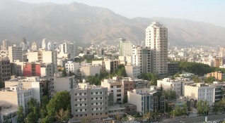Училищата в Техеран получиха нареждане да затворят заради опасно високите