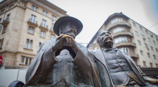 Скулптурата на Петко и Пенчо Славейкови в София ще бъде