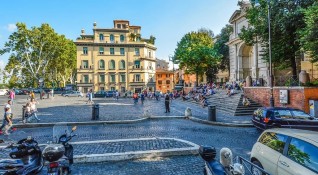 Българка е бутнала жена на релсите на гара в Рим