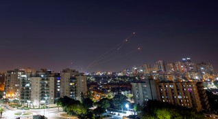 Израелската армия започна да нанася удари тази сутрин по обекти