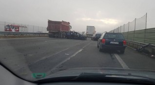 Пътнотранспортно произшествие блокира Северната скоростна тангента на София съобщи bTV