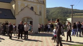 В село Печовска нова вес Източна Словакия на неделната служба