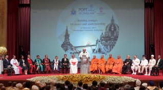 Папа Франциск насърчи днес Католическата църква в преобладаващо будистки Тайланд