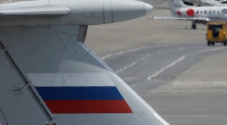 Пътнически самолет излетял от московското летище Шереметиево извърши аварийно кацане