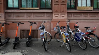 Подобряването на условията за пешеходци велосипедисти и обществения транспорт в