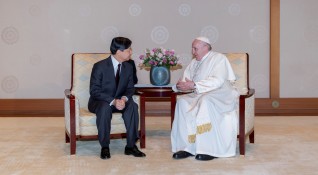 Папа Франциск който е на официално посещение в Япония се