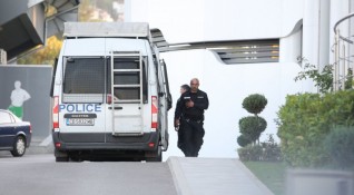 Специализирана полицейска операция се провежда в базата на Български футболен