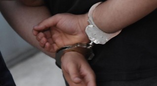 Две деца на възраст 13 и 15 години са задържани