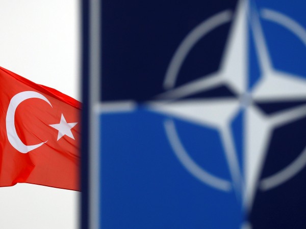 "Сбогом, НАТО", пише в заглавие турският в. "Ортадогу" по повод