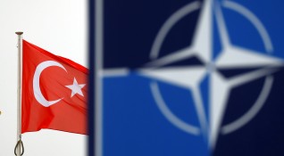 Сбогом НАТО пише в заглавие турският в Ортадогу по повод