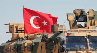 Гръм уби двама турски военни в окръг Хаккяри Югоизточна Турция