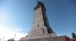 Паметникът на Съветската армия в парк Княжевска градина не един