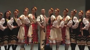 Фолклорни танцьори от Петрич за малко не се превърнаха в