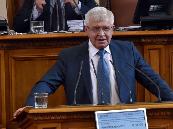 Депутатите от БСП поискаха оставката на здравния министър Кирил Ананиев,