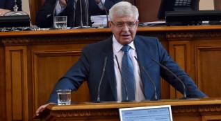 Депутатите от БСП поискаха оставката на здравния министър Кирил Ананиев