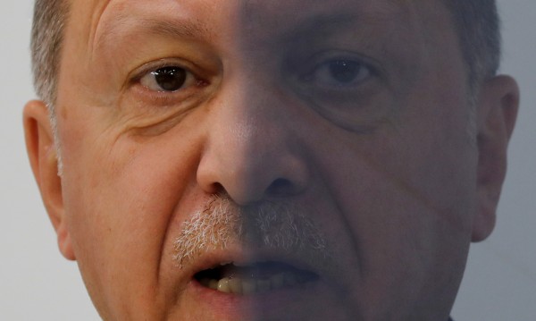 Привикват турския посланик в Париж заради обиди на Ердоган