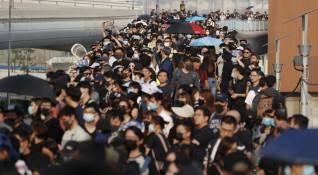 Около 200 души излязоха на протест в Хонконг срещу използването