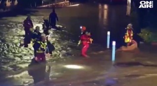 Във Франция проливните дъждове продължават да създават проблеми на властите