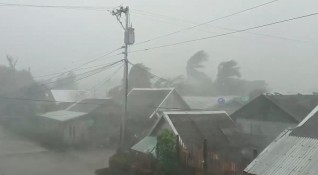 Филипините са под заплаха заради наближаващия тайфун Камури и десетки