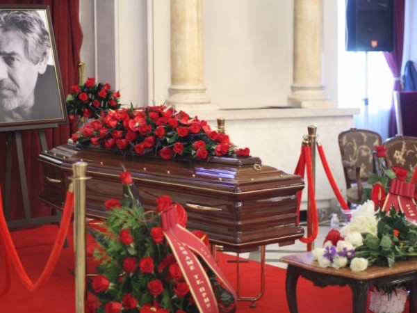 Един от най-обичаните български актьори Стефан Данаилов ще бъде погребан