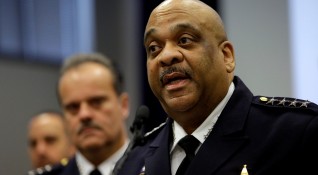 Началникът на полицията в Чикаго Еди Джонсън беше уволнен неочаквано