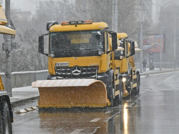През нощта във връзка с валежите от сняг в София